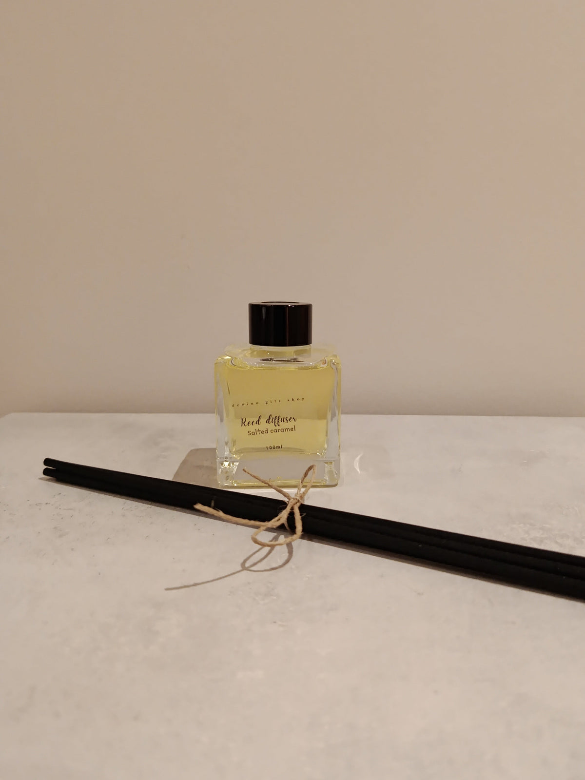 αρωματικό χώρου reed diffuser σε γυάλινο μπουκαλάκι 100ml με 5 καλαμάκια διάχυσης